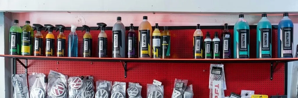 Prateleira de produtos de limpeza automotiva Vonixx na Serginho Autopeças